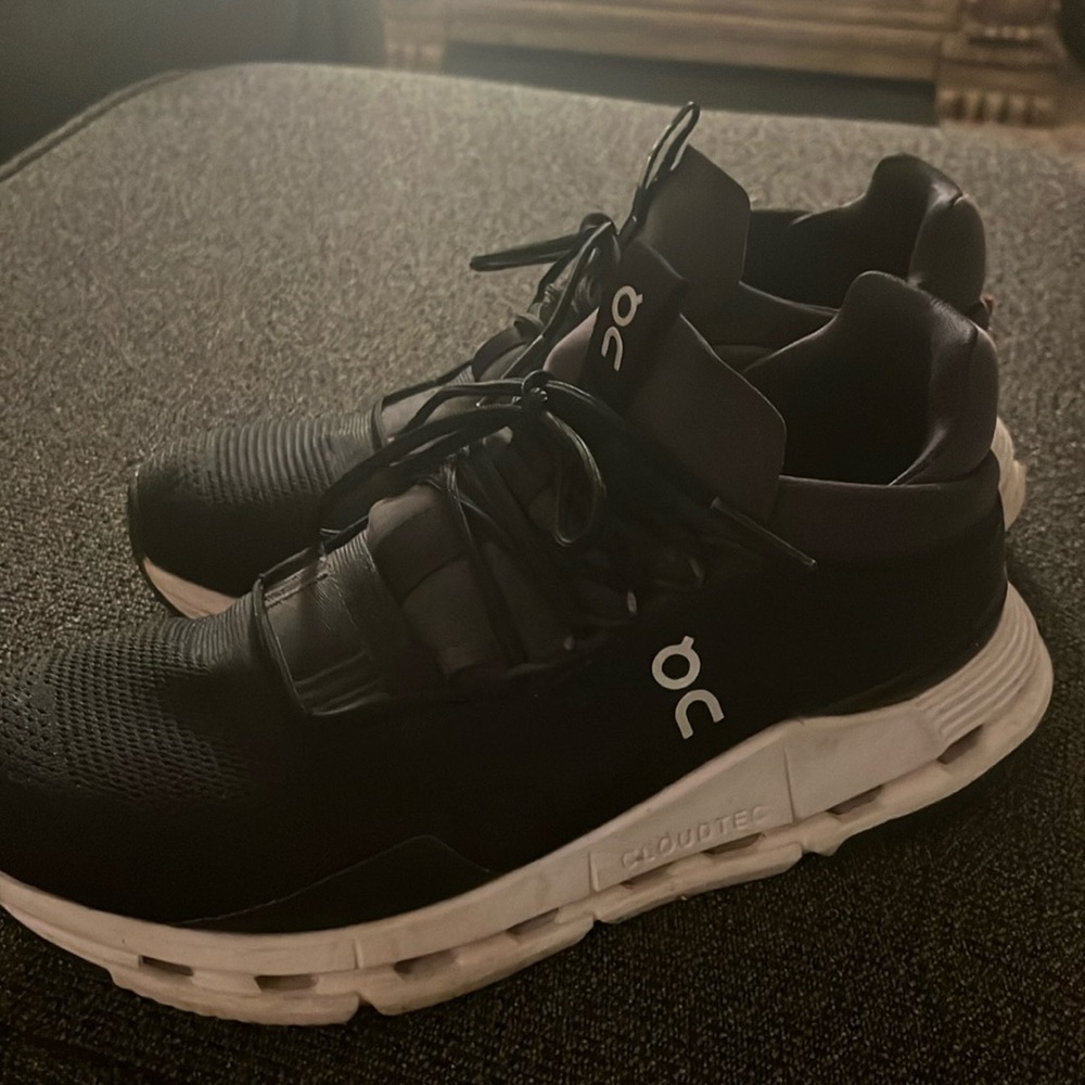 On cloud like new black sneakers